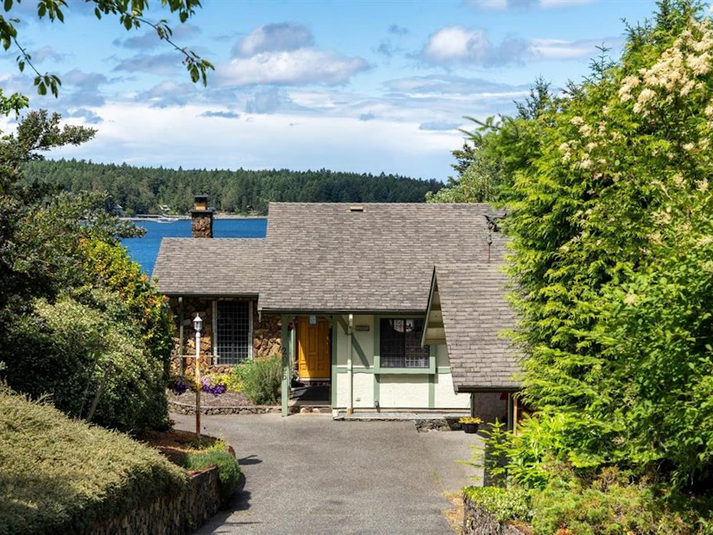 2036 Neptune Road, North Saanich BC V8L 5J5