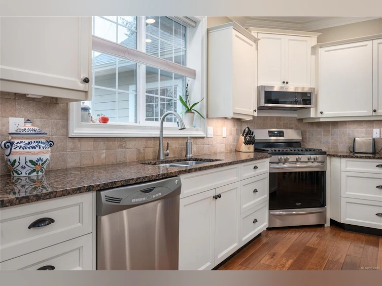 3936 Creekside Drive, Bowser/Deep Bay, BC, V0R 1G0 - 5