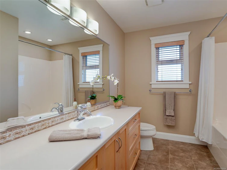 2286 Hazelton Place, Saanich, BC, V8N 5C3 - 18