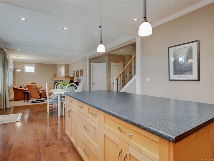 2286 Hazelton Place, Saanich, BC, V8N 5C3 - 5