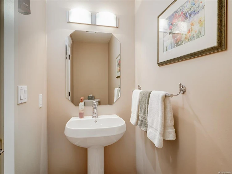 2286 Hazelton Place, Saanich, BC, V8N 5C3 - 20