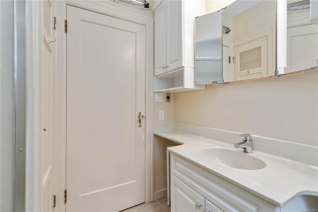 1811 Hollywood Crescent, Victoria, BC, V8S 1J2 - 22