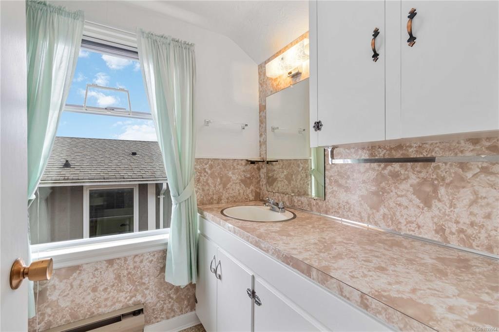 1811 Hollywood Crescent, Victoria, BC, V8S 1J2 - 30