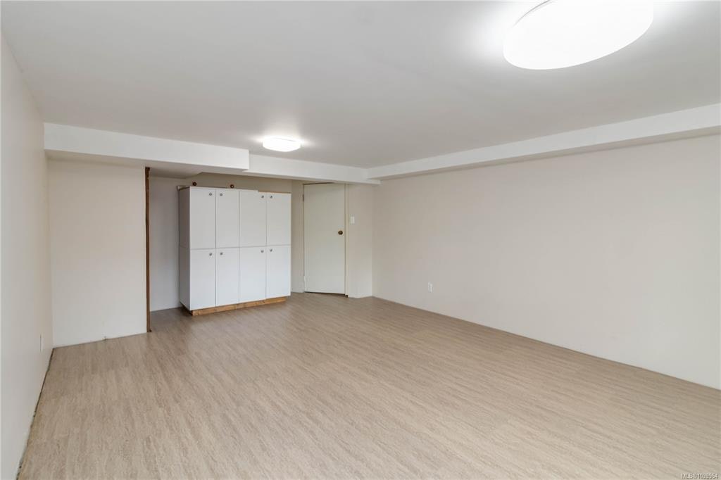 1811 Hollywood Crescent, Victoria, BC, V8S 1J2 - 40
