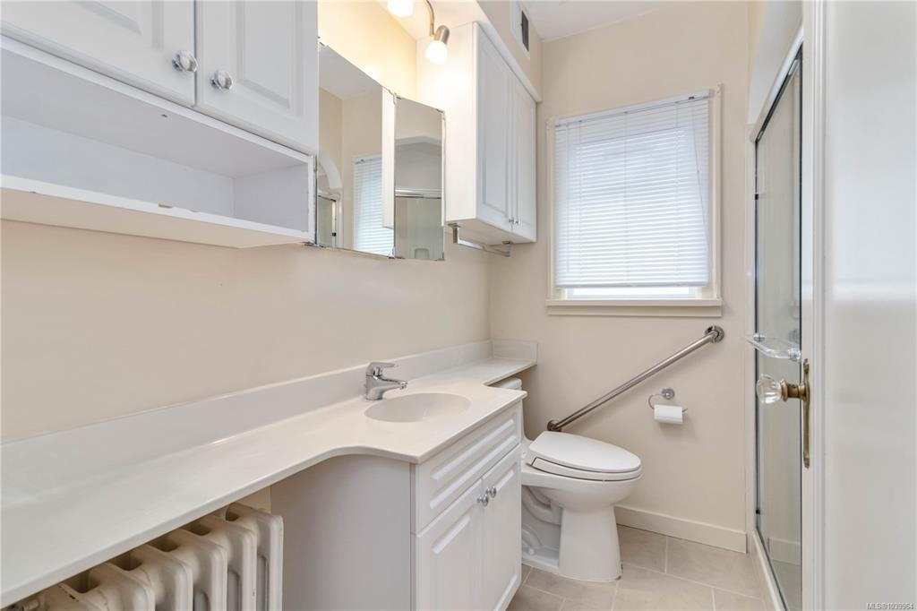 1811 Hollywood Crescent, Victoria, BC, V8S 1J2 - 21