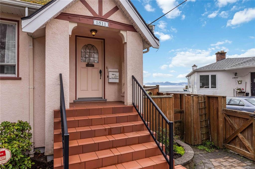 1811 Hollywood Crescent, Victoria, BC, V8S 1J2 - 7