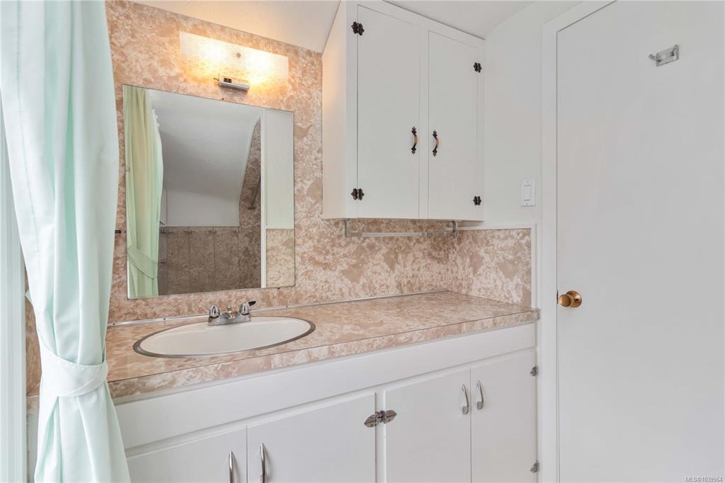1811 Hollywood Crescent, Victoria, BC, V8S 1J2 - 31