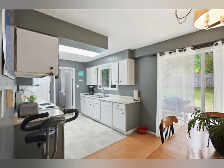 358 Aldous Road, Qualicum Beach, BC, V0N 1G0 - 4