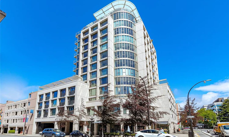 1204-760 Johnson Street