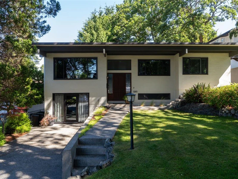1286 Pike Street, Saanich BC V8P 1W3