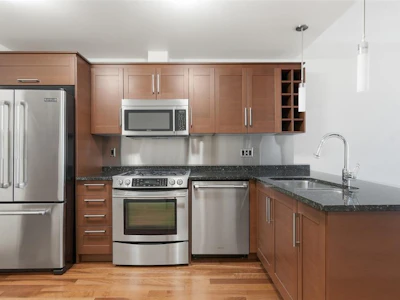 1003-737 Humboldt Street - 3