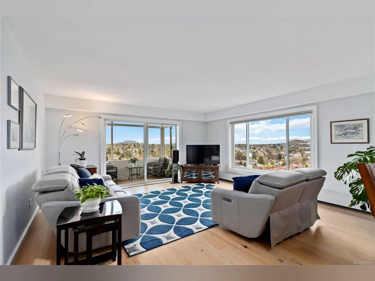 501-2920 Cook Street, Victoria, BC, V8T 3S7 - 2