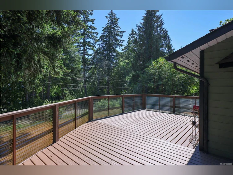 6585 Walker Frontage Road, Union Bay, BC, V0R 1W0 - 11