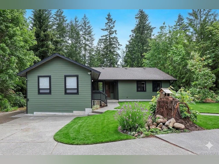 6585 Walker Frontage Road, Union Bay, BC, V0R 1W0 - 2