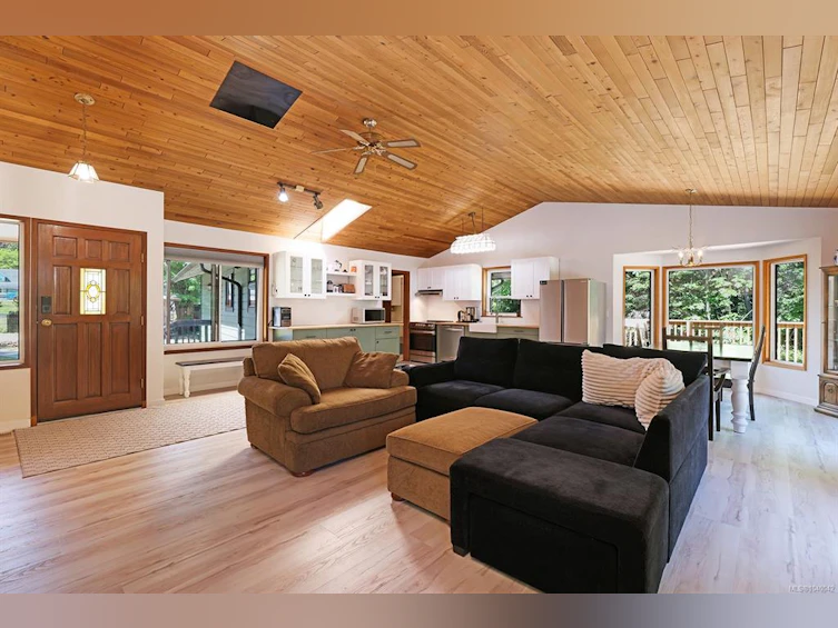 6585 Walker Frontage Road, Union Bay, BC, V0R 1W0 - 16