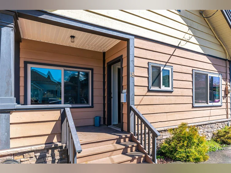 18 S Gillespie Street, Nanaimo, BC, V9R 4Y3