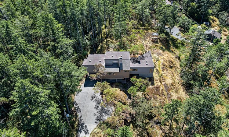 260 Moss Hill Place