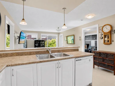 204-4536 Viewmont Avenue - 5