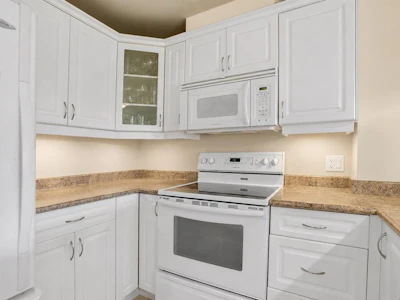 204-4536 Viewmont Avenue - 4