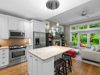 62-5251 W Island Highway - 2