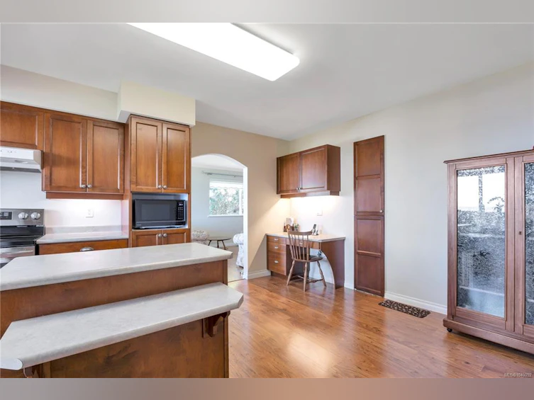 315 W Crescent Road, Qualicum Beach, BC, V9K 1J7 - 15