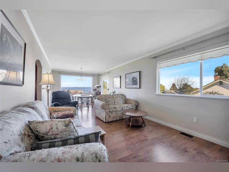 315 W Crescent Road, Qualicum Beach, BC, V9K 1J7 - 22
