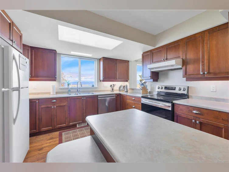 315 W Crescent Road, Qualicum Beach, BC, V9K 1J7 - 31