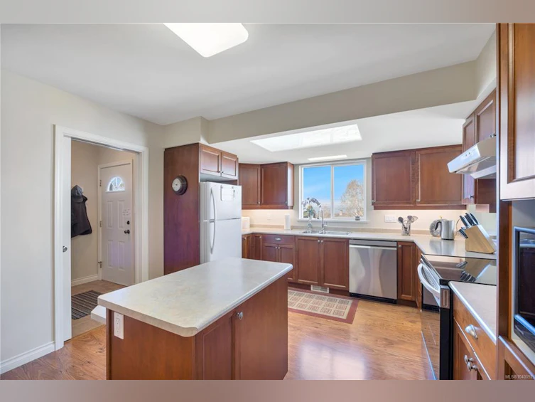 315 W Crescent Road, Qualicum Beach, BC, V9K 1J7 - 30