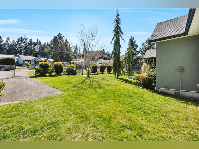 315 W Crescent Road, Qualicum Beach, BC, V9K 1J7 - 36