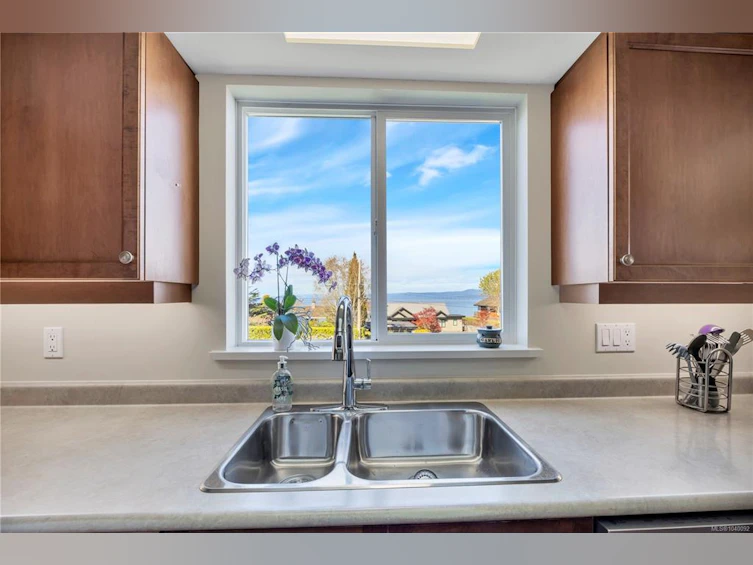315 W Crescent Road, Qualicum Beach, BC, V9K 1J7 - 27