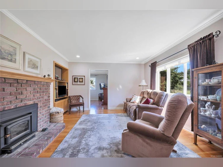 315 W Crescent Road, Qualicum Beach, BC, V9K 1J7 - 8