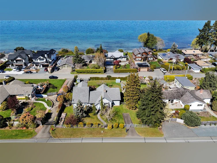 315 W Crescent Road, Qualicum Beach, BC, V9K 1J7 - 43