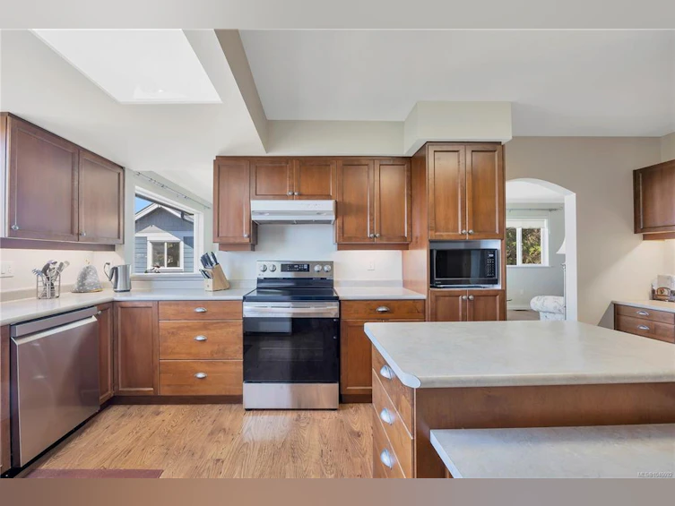 315 W Crescent Road, Qualicum Beach, BC, V9K 1J7 - 29