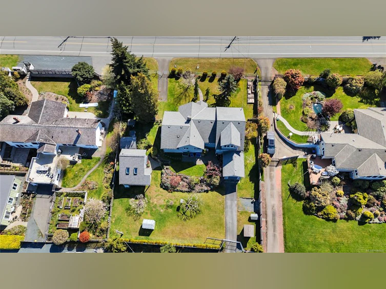 315 W Crescent Road, Qualicum Beach, BC, V9K 1J7 - 44