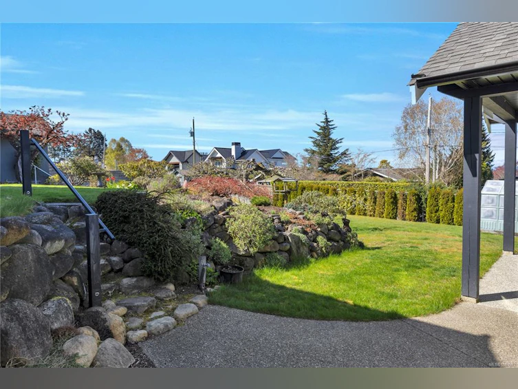 315 W Crescent Road, Qualicum Beach, BC, V9K 1J7 - 39