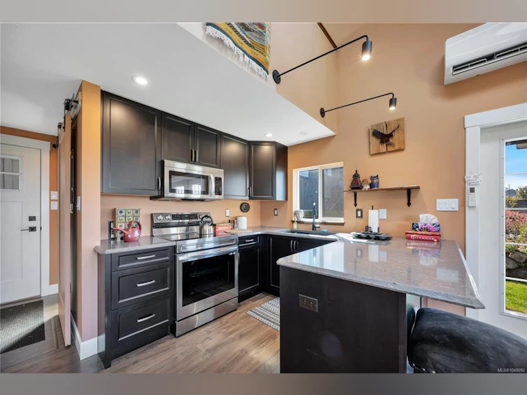 315 W Crescent Road, Qualicum Beach, BC, V9K 1J7 - 3