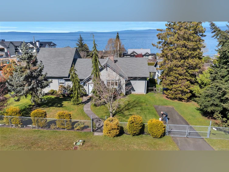 315 W Crescent Road, Qualicum Beach, BC, V9K 1J7 - 42