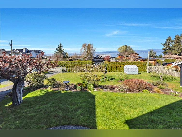 315 W Crescent Road, Qualicum Beach, BC, V9K 1J7 - 7