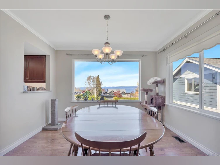 315 W Crescent Road, Qualicum Beach, BC, V9K 1J7 - 6