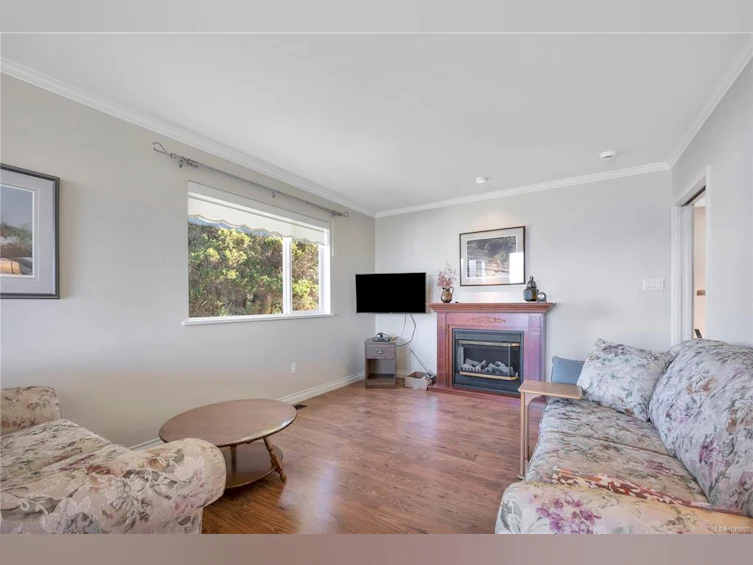 315 W Crescent Road, Qualicum Beach, BC, V9K 1J7 - 23