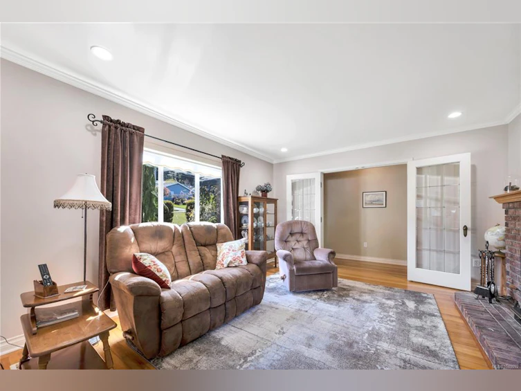 315 W Crescent Road, Qualicum Beach, BC, V9K 1J7 - 25