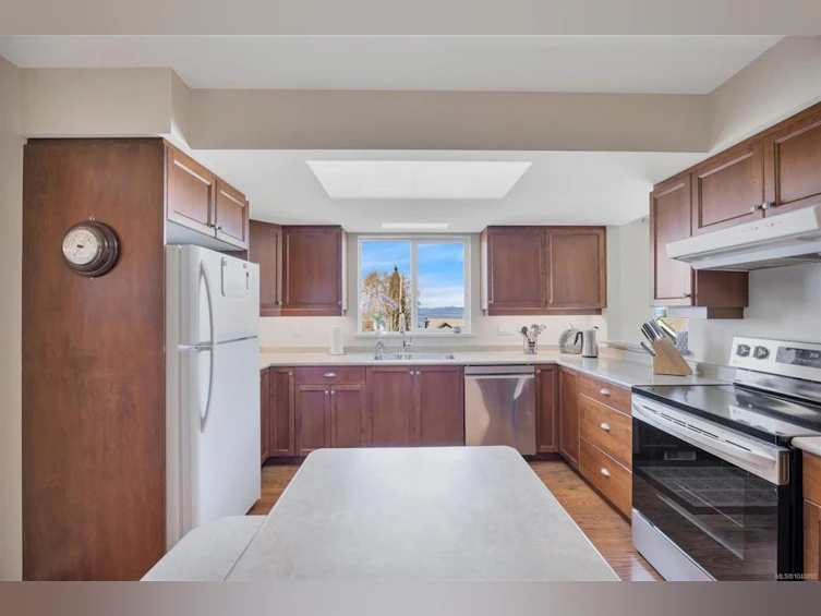 315 W Crescent Road, Qualicum Beach, BC, V9K 1J7 - 4