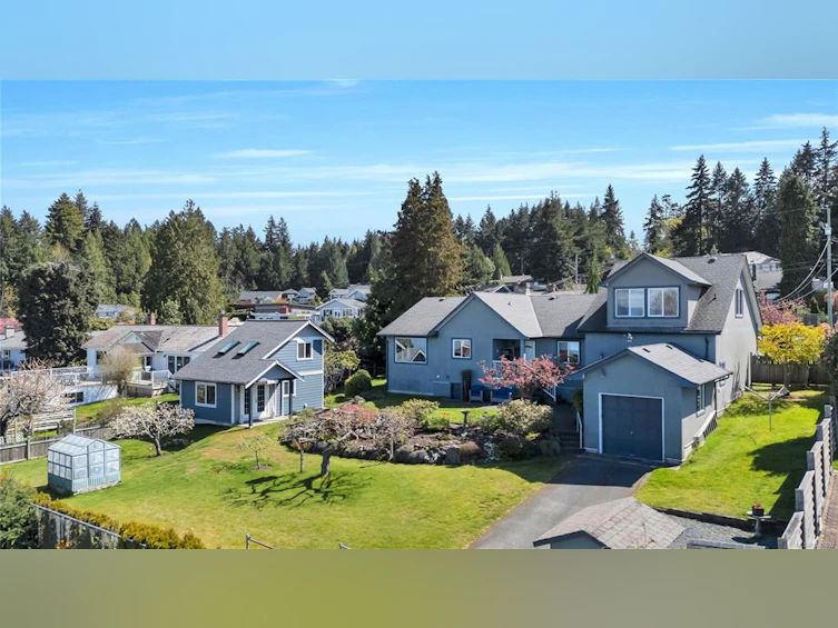 315 W Crescent Road, Qualicum Beach, BC, V9K 1J7