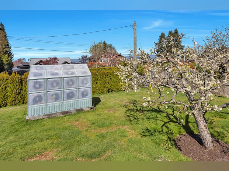 315 W Crescent Road, Qualicum Beach, BC, V9K 1J7 - 38