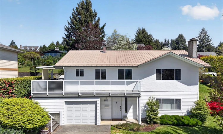 680 View Avenue