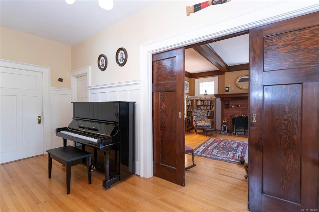 1377 Rockland Avenue, Victoria, BC, V8S 1V7 - 14