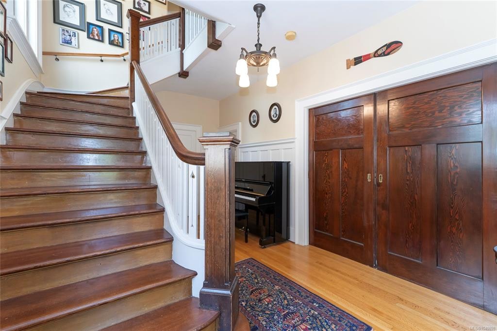 1377 Rockland Avenue, Victoria, BC, V8S 1V7 - 10