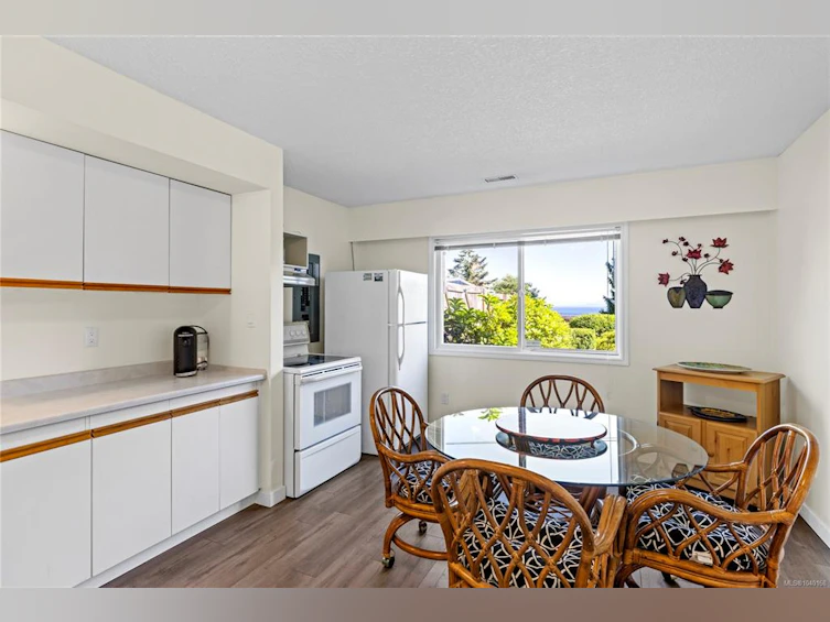 323 W Hoylake Road, Qualicum Beach, BC, V9K 1K5 - 49