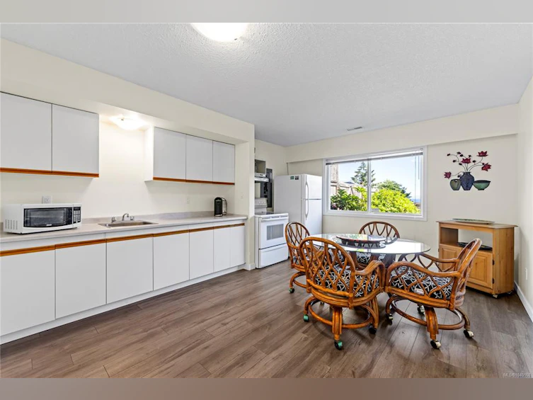 323 W Hoylake Road, Qualicum Beach, BC, V9K 1K5 - 8