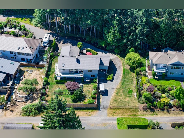 323 W Hoylake Road, Qualicum Beach, BC, V9K 1K5 - 2